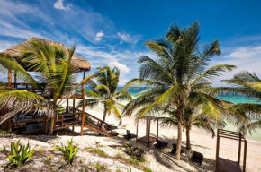 Beachfront 5 bedroom villa- amazing views!